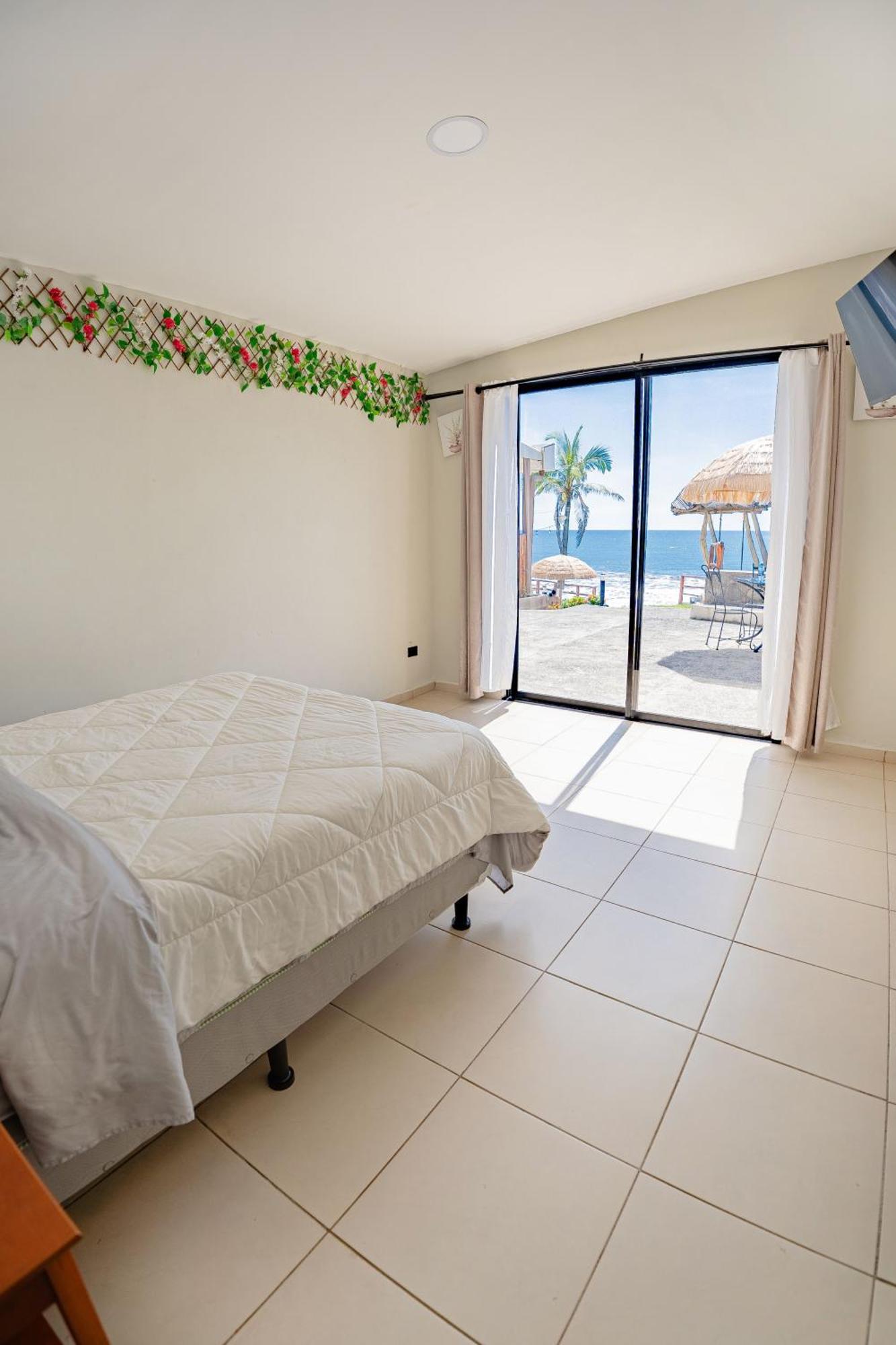 Reef On The Water Hotel Tamanique ภายนอก รูปภาพ