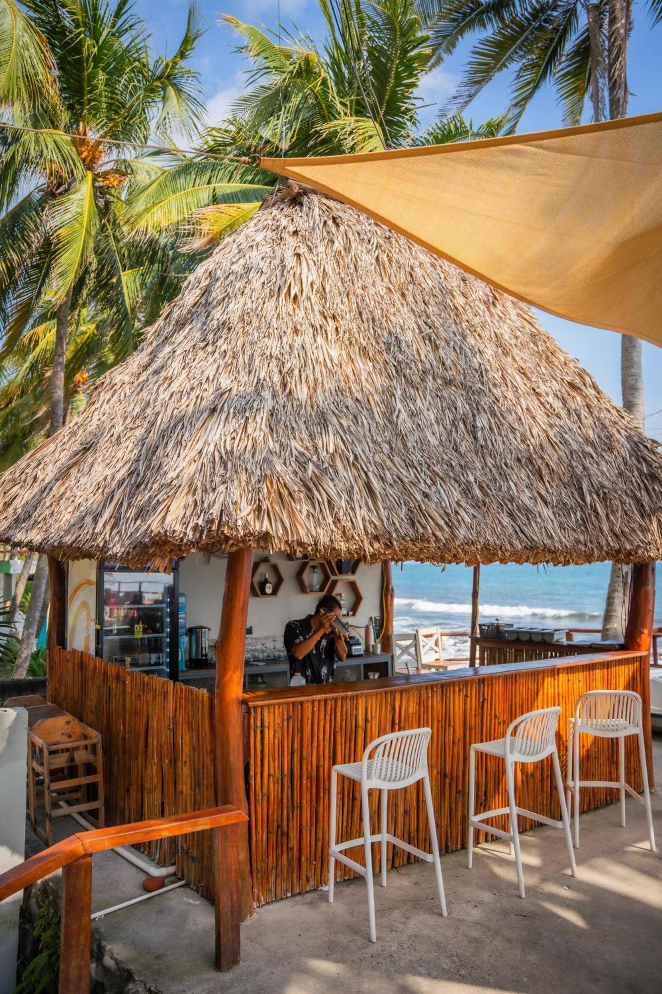 Reef On The Water Hotel Tamanique ภายนอก รูปภาพ
